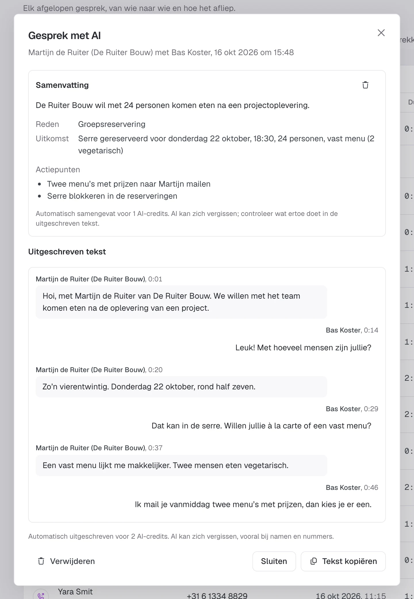 Een transcriptie van een gesprek  over een groepsreservering, met samenvatting en actiepunten.